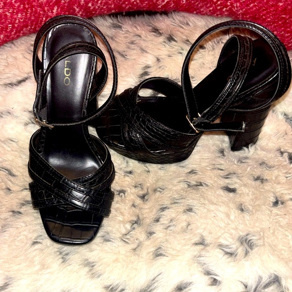 ALDO Chunky Black Crocodile Heels - Picture 1 of 2